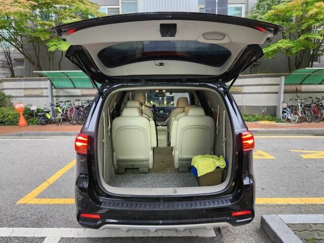 Черный Киа Карнивал, объемом двигателя 2.2 л и пробегом 86 тыс. км за 22300 $, фото 4 на Automoto.ua