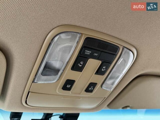 Киа Карнивал 2020 в Киеве на Automoto.ua Черный Киа Карнивал, объемом двигателя 2.2 л и пробегом 78 тыс. км за 25500 $, фото 43 на Automoto.ua