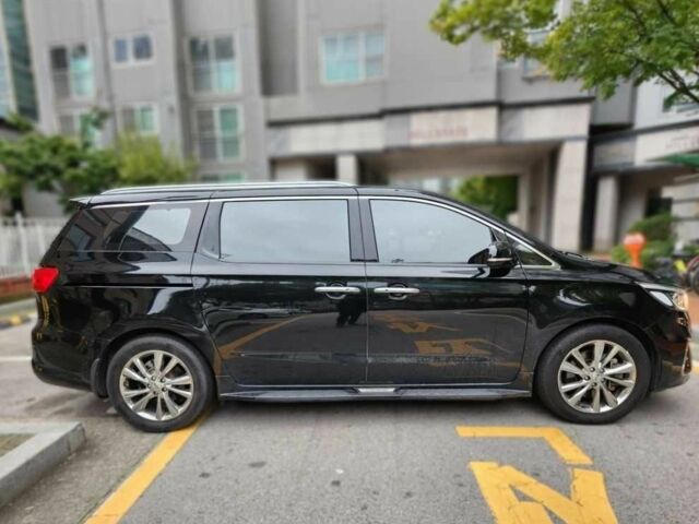 Черный Киа Карнивал, объемом двигателя 2.2 л и пробегом 86 тыс. км за 22300 $, фото 3 на Automoto.ua