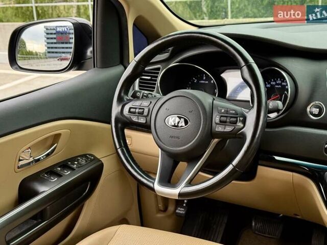 Киа Карнивал 2020 в Киеве на Automoto.ua Черный Киа Карнивал, объемом двигателя 2.2 л и пробегом 78 тыс. км за 25500 $, фото 29 на Automoto.ua