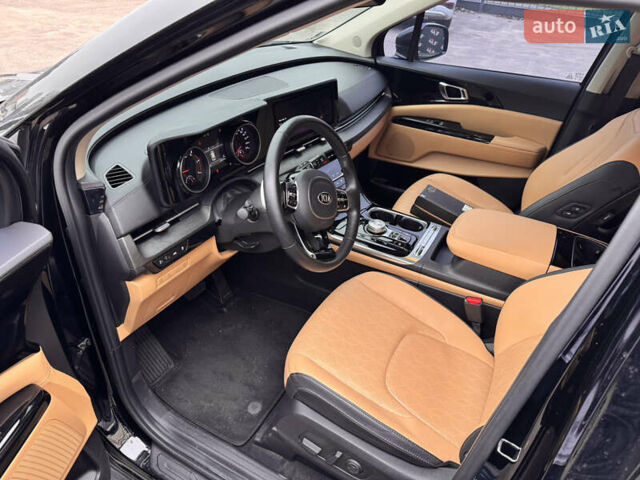 Черный Киа Карнивал, объемом двигателя 2.15 л и пробегом 139 тыс. км за 32800 $, фото 2 на Automoto.ua