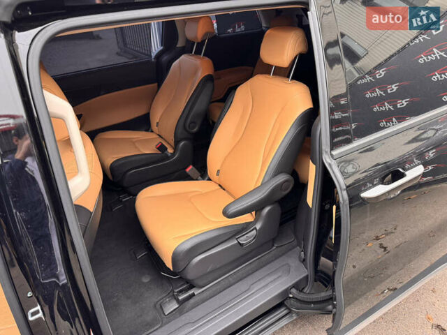 Черный Киа Карнивал, объемом двигателя 2.15 л и пробегом 139 тыс. км за 32800 $, фото 3 на Automoto.ua