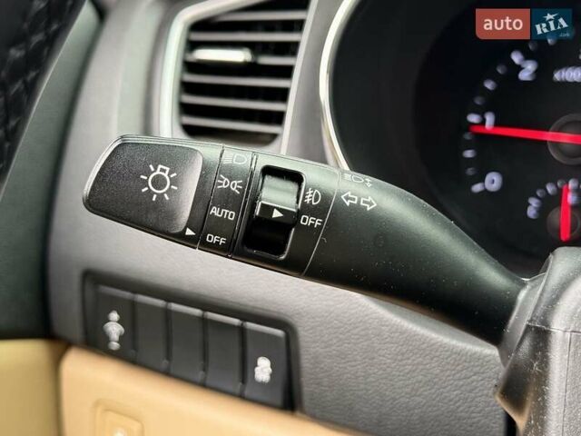 Киа Карнивал 2020 в Киеве на Automoto.ua Черный Киа Карнивал, объемом двигателя 2.2 л и пробегом 78 тыс. км за 25500 $, фото 42 на Automoto.ua