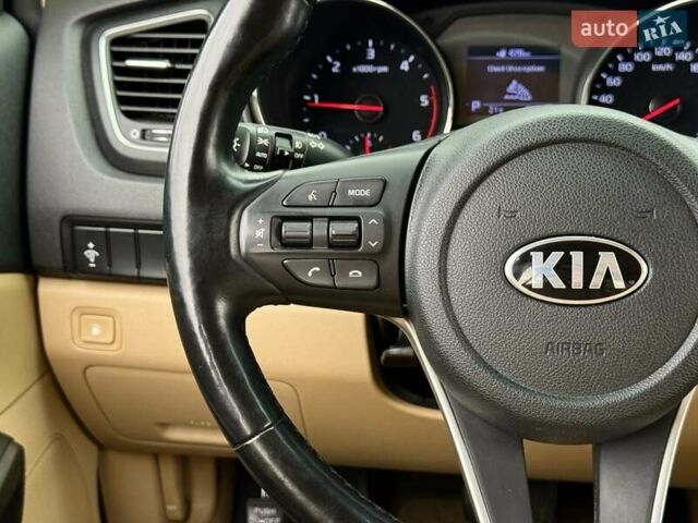 Киа Карнивал 2020 в Киеве на Automoto.ua Черный Киа Карнивал, объемом двигателя 2.2 л и пробегом 78 тыс. км за 25500 $, фото 35 на Automoto.ua