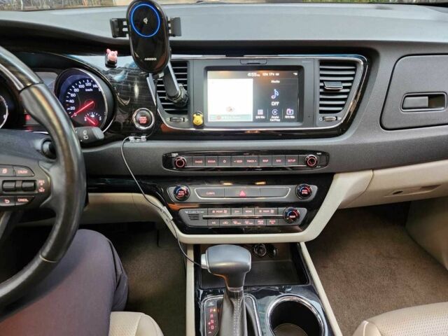 Черный Киа Карнивал, объемом двигателя 2.2 л и пробегом 86 тыс. км за 22300 $, фото 6 на Automoto.ua