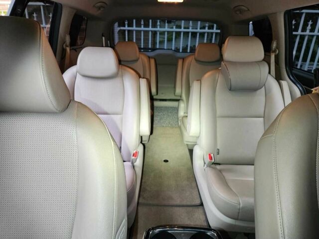 Черный Киа Карнивал, объемом двигателя 2.2 л и пробегом 86 тыс. км за 22300 $, фото 7 на Automoto.ua