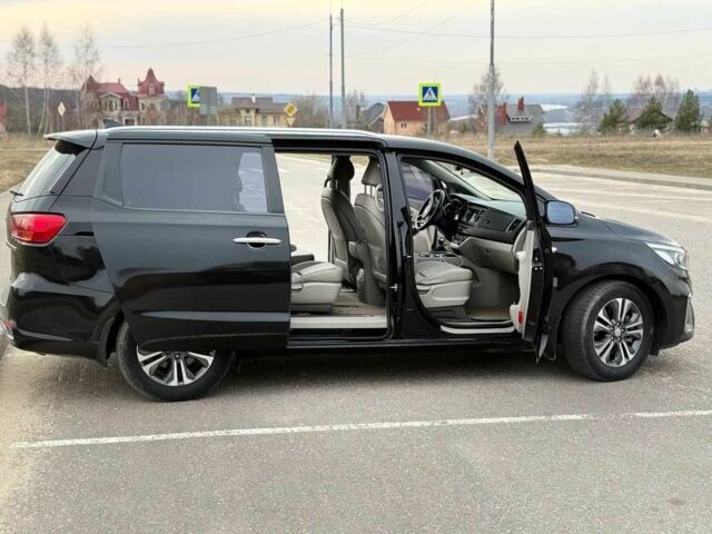 Чорний Кіа Карнівал, об'ємом двигуна 2.2 л та пробігом 135 тис. км за 22400 $, фото 5 на Automoto.ua