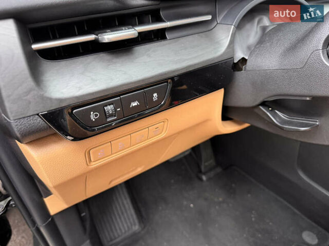 Черный Киа Карнивал, объемом двигателя 2.15 л и пробегом 139 тыс. км за 32800 $, фото 5 на Automoto.ua