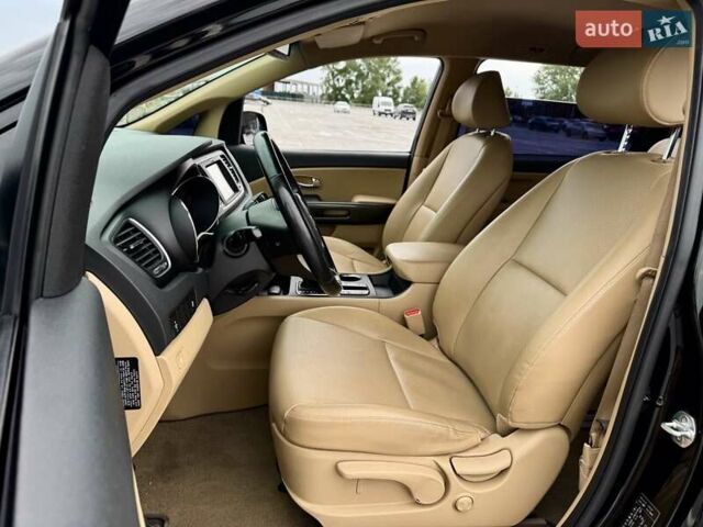 Киа Карнивал 2020 в Киеве на Automoto.ua Черный Киа Карнивал, объемом двигателя 2.2 л и пробегом 78 тыс. км за 25500 $, фото 19 на Automoto.ua