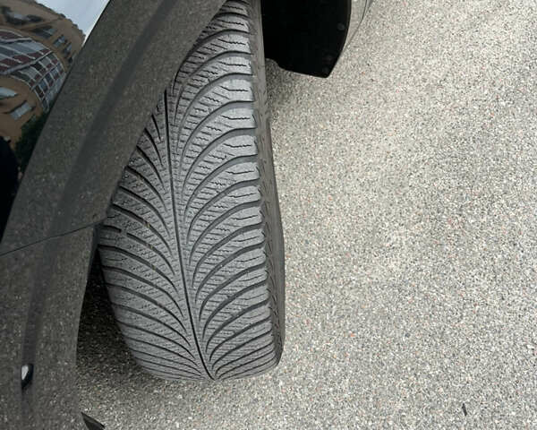 Чорний Кіа Карнівал, об'ємом двигуна 2.2 л та пробігом 110 тис. км за 34500 $, фото 5 на Automoto.ua