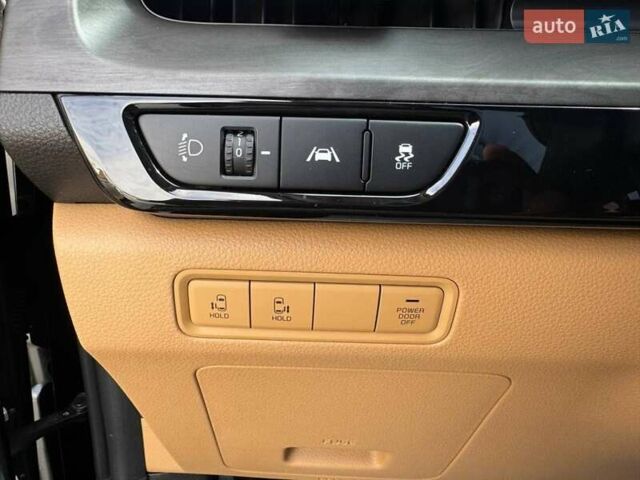 Чорний Кіа Карнівал, об'ємом двигуна 2.15 л та пробігом 94 тис. км за 36900 $, фото 10 на Automoto.ua