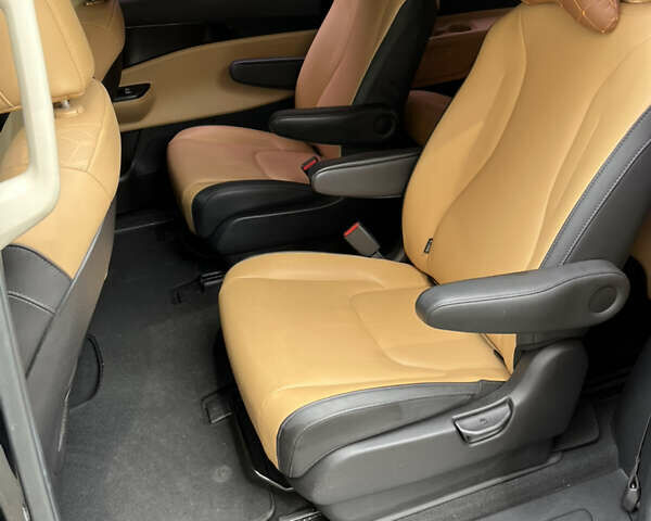 Чорний Кіа Карнівал, об'ємом двигуна 2.2 л та пробігом 110 тис. км за 34500 $, фото 6 на Automoto.ua