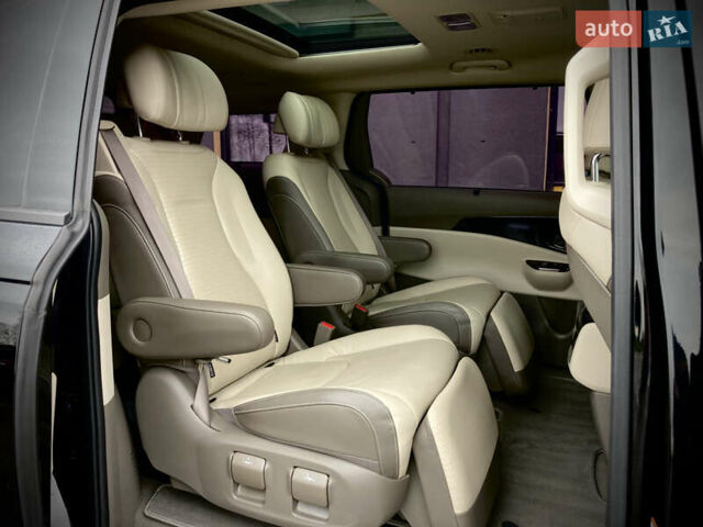 Черный Киа Карнивал, объемом двигателя 2.15 л и пробегом 157 тыс. км за 38000 $, фото 22 на Automoto.ua