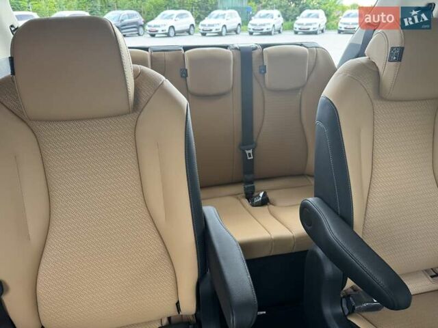 Черный Киа Карнивал, объемом двигателя 2.2 л и пробегом 45 тыс. км за 44500 $, фото 33 на Automoto.ua