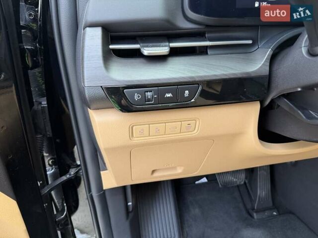 Черный Киа Карнивал, объемом двигателя 2.2 л и пробегом 31 тыс. км за 45500 $, фото 33 на Automoto.ua