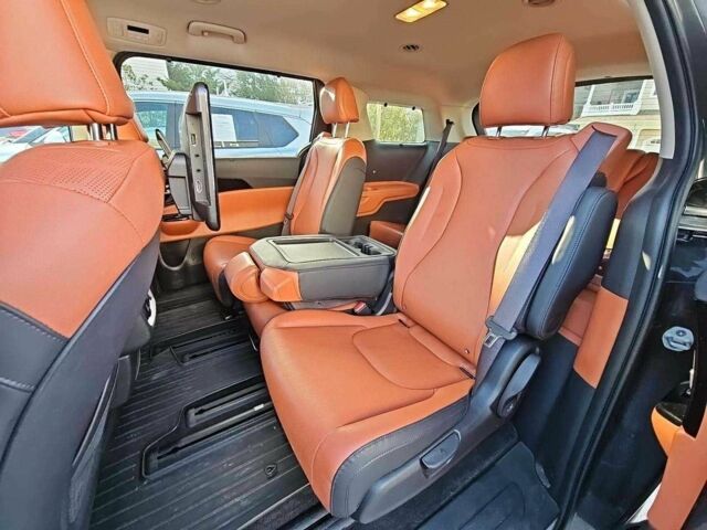 Черный Киа Карнивал, объемом двигателя 0 л и пробегом 22 тыс. км за 24900 $, фото 4 на Automoto.ua