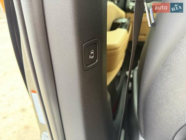 Черный Киа Карнивал, объемом двигателя 2.2 л и пробегом 31 тыс. км за 45500 $, фото 39 на Automoto.ua