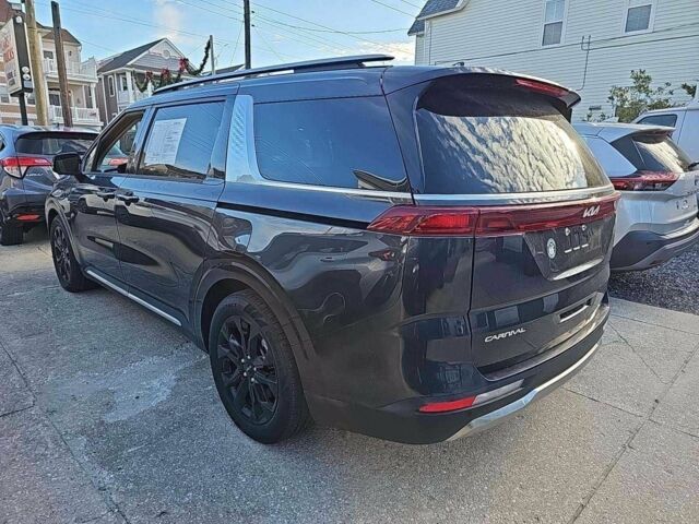 Черный Киа Карнивал, объемом двигателя 0 л и пробегом 22 тыс. км за 24900 $, фото 2 на Automoto.ua