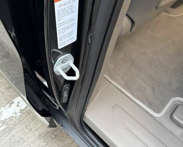 Черный Киа Карнивал, объемом двигателя 2.2 л и пробегом 12 тыс. км за 67000 $, фото 55 на Automoto.ua