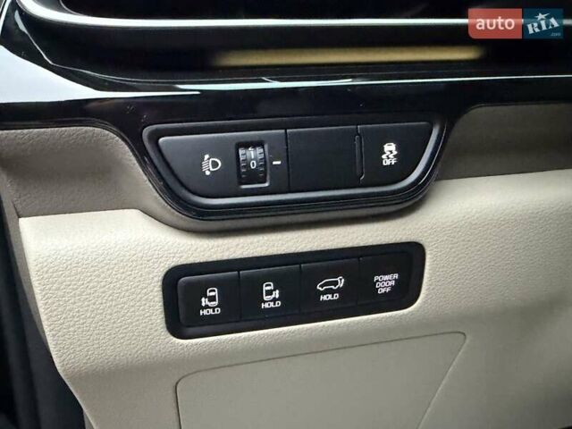 Черный Киа Карнивал, объемом двигателя 2.2 л и пробегом 12 тыс. км за 67000 $, фото 22 на Automoto.ua