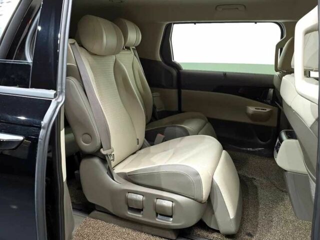 Чорний Кіа Карнівал, об'ємом двигуна 1.6 л та пробігом 2 тис. км за 36600 $, фото 8 на Automoto.ua