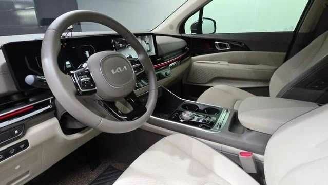 Чорний Кіа Карнівал, об'ємом двигуна 1.6 л та пробігом 2 тис. км за 36600 $, фото 5 на Automoto.ua