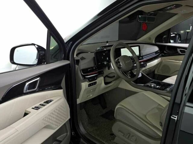 Чорний Кіа Карнівал, об'ємом двигуна 1.6 л та пробігом 2 тис. км за 36600 $, фото 4 на Automoto.ua