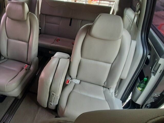 Черный Киа Карнивал, объемом двигателя 2 л и пробегом 250 тыс. км за 23000 $, фото 5 на Automoto.ua