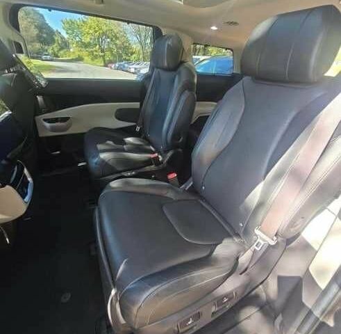 Черный Киа Карнивал, объемом двигателя 0 л и пробегом 56 тыс. км за 38300 $, фото 6 на Automoto.ua