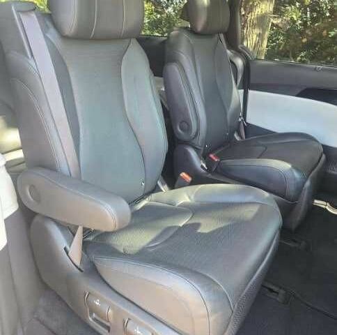 Черный Киа Карнивал, объемом двигателя 0 л и пробегом 56 тыс. км за 38300 $, фото 7 на Automoto.ua