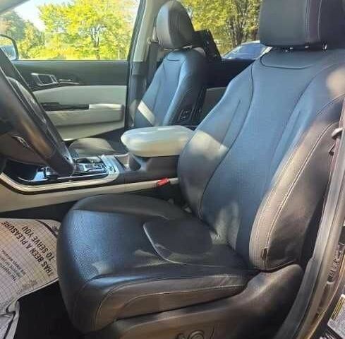 Черный Киа Карнивал, объемом двигателя 0 л и пробегом 56 тыс. км за 38300 $, фото 5 на Automoto.ua