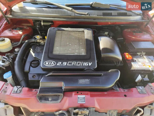 Красный Киа Карнивал, объемом двигателя 2.9 л и пробегом 250 тыс. км за 6000 $, фото 25 на Automoto.ua