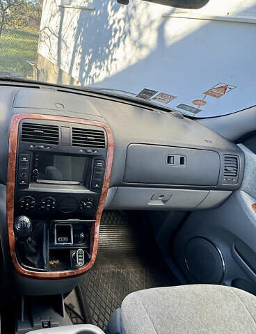 Красный Киа Карнивал, объемом двигателя 2.9 л и пробегом 250 тыс. км за 6000 $, фото 6 на Automoto.ua