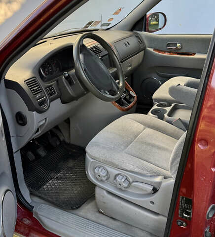 Красный Киа Карнивал, объемом двигателя 2.9 л и пробегом 250 тыс. км за 6000 $, фото 11 на Automoto.ua