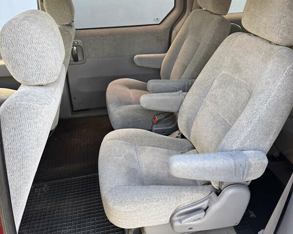 Красный Киа Карнивал, объемом двигателя 2.9 л и пробегом 250 тыс. км за 6000 $, фото 14 на Automoto.ua