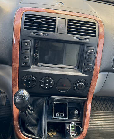 Красный Киа Карнивал, объемом двигателя 2.9 л и пробегом 250 тыс. км за 6000 $, фото 7 на Automoto.ua