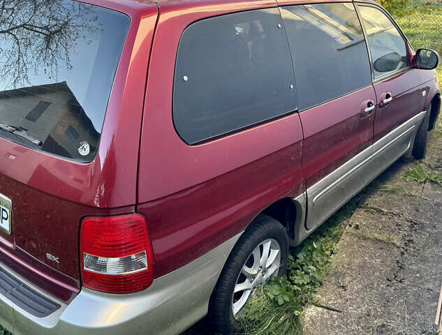 Красный Киа Карнивал, объемом двигателя 2.9 л и пробегом 250 тыс. км за 6000 $, фото 2 на Automoto.ua