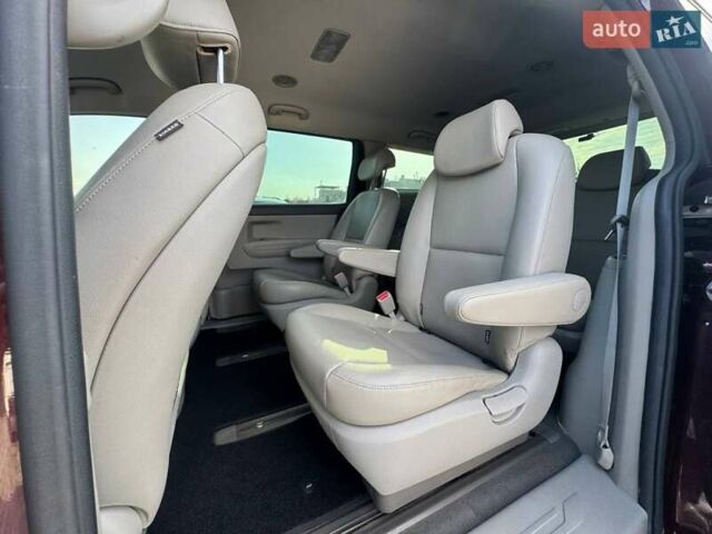 Красный Киа Карнивал, объемом двигателя 2.2 л и пробегом 151 тыс. км за 21500 $, фото 21 на Automoto.ua