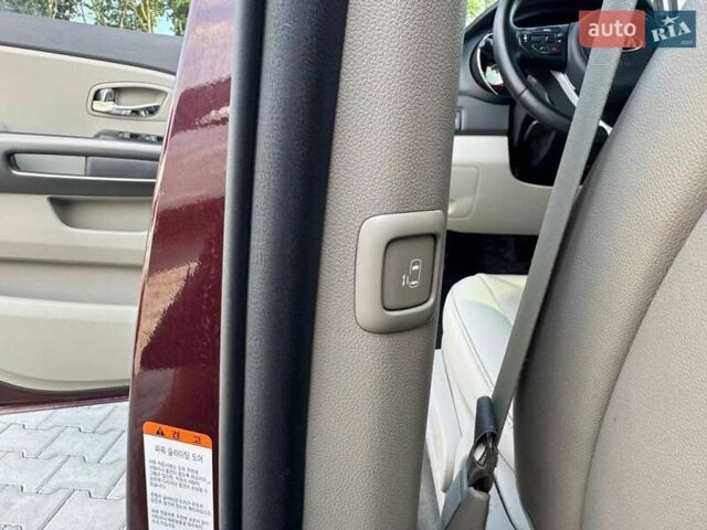 Красный Киа Карнивал, объемом двигателя 2.2 л и пробегом 151 тыс. км за 21500 $, фото 24 на Automoto.ua