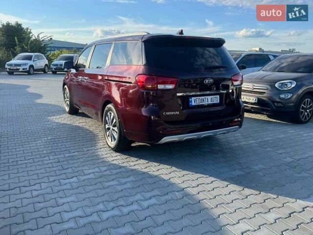 Красный Киа Карнивал, объемом двигателя 2.2 л и пробегом 151 тыс. км за 21500 $, фото 4 на Automoto.ua