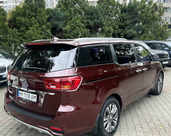 Красный Киа Карнивал, объемом двигателя 2.2 л и пробегом 118 тыс. км за 22500 $, фото 4 на Automoto.ua