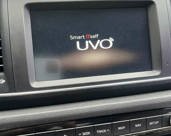 Красный Киа Карнивал, объемом двигателя 2.2 л и пробегом 118 тыс. км за 22500 $, фото 19 на Automoto.ua