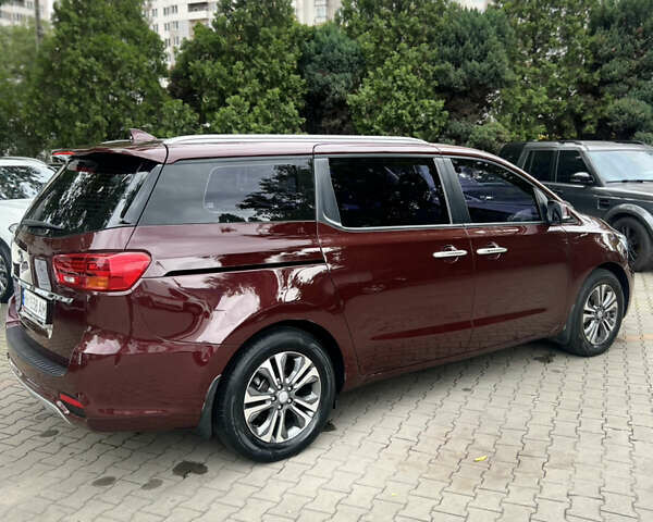 Красный Киа Карнивал, объемом двигателя 2.2 л и пробегом 118 тыс. км за 22500 $, фото 5 на Automoto.ua
