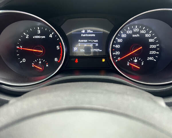 Красный Киа Карнивал, объемом двигателя 2.2 л и пробегом 118 тыс. км за 22500 $, фото 20 на Automoto.ua