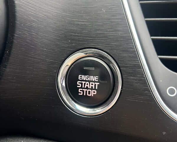 Красный Киа Карнивал, объемом двигателя 2.2 л и пробегом 118 тыс. км за 22500 $, фото 17 на Automoto.ua