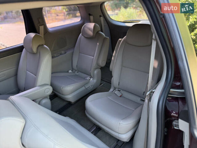 Красный Киа Карнивал, объемом двигателя 2.2 л и пробегом 110 тыс. км за 23000 $, фото 9 на Automoto.ua