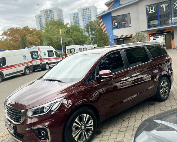 Красный Киа Карнивал, объемом двигателя 2.2 л и пробегом 118 тыс. км за 22500 $, фото 1 на Automoto.ua
