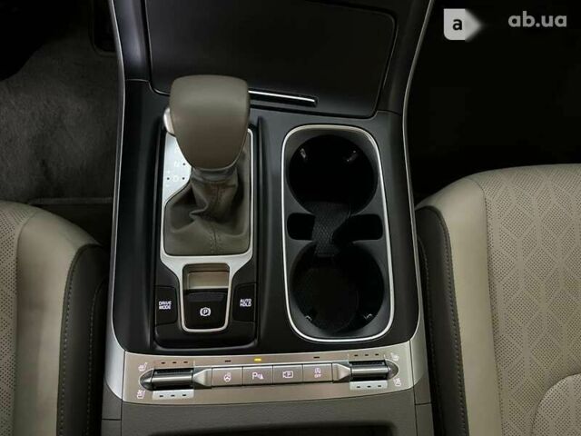 Киа Карнивал, объемом двигателя 2.2 л и пробегом 100 тыс. км за 43000 $, фото 10 на Automoto.ua