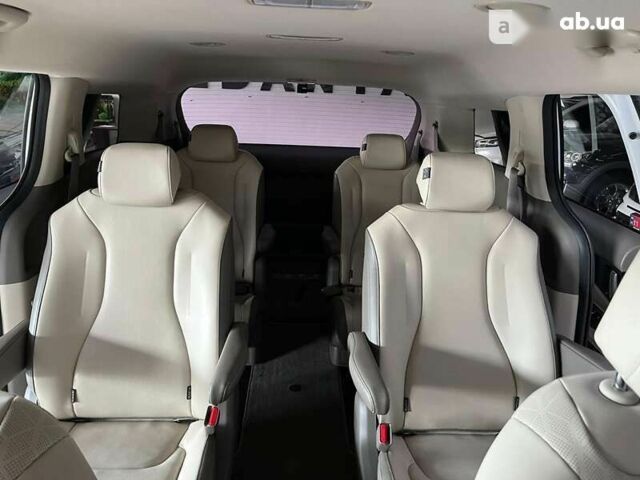 Киа Карнивал, объемом двигателя 2.2 л и пробегом 100 тыс. км за 43000 $, фото 14 на Automoto.ua