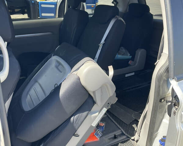 Киа Карнивал, объемом двигателя 0 л и пробегом 167 тыс. км за 12000 $, фото 8 на Automoto.ua